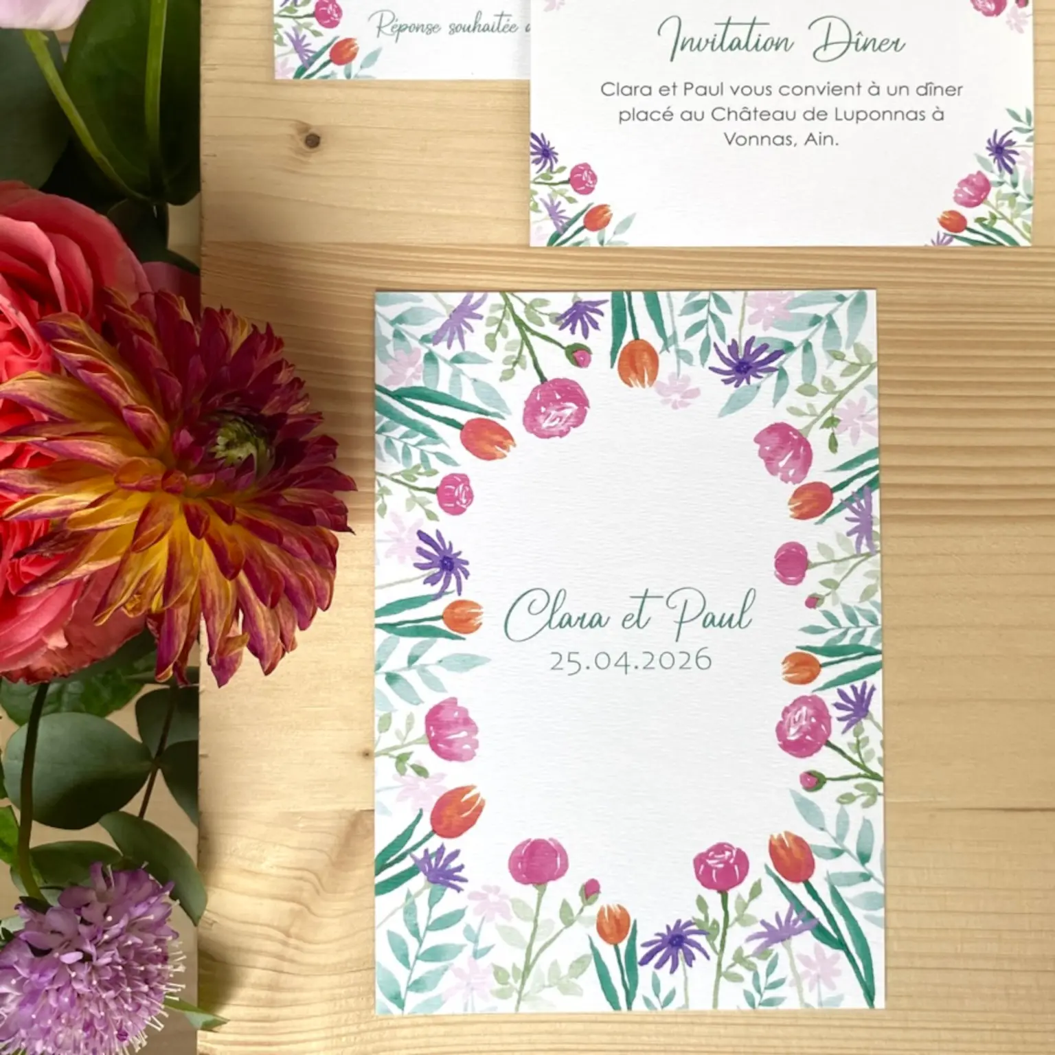 Faire-part de mariage à l'aquarelle sur le thème d'un champ de fleurs